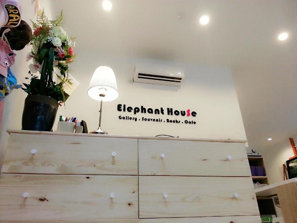 Elephant House Themed Hotel George Town Buitenkant foto